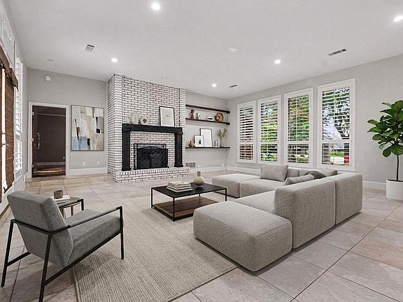 4th image of 208 Camino Real W