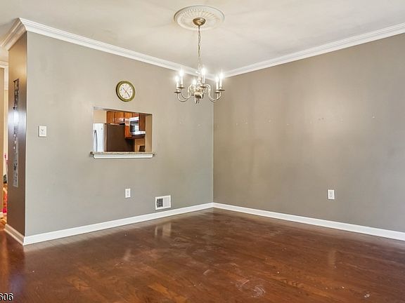 5th image of 96 Baldwin Ct