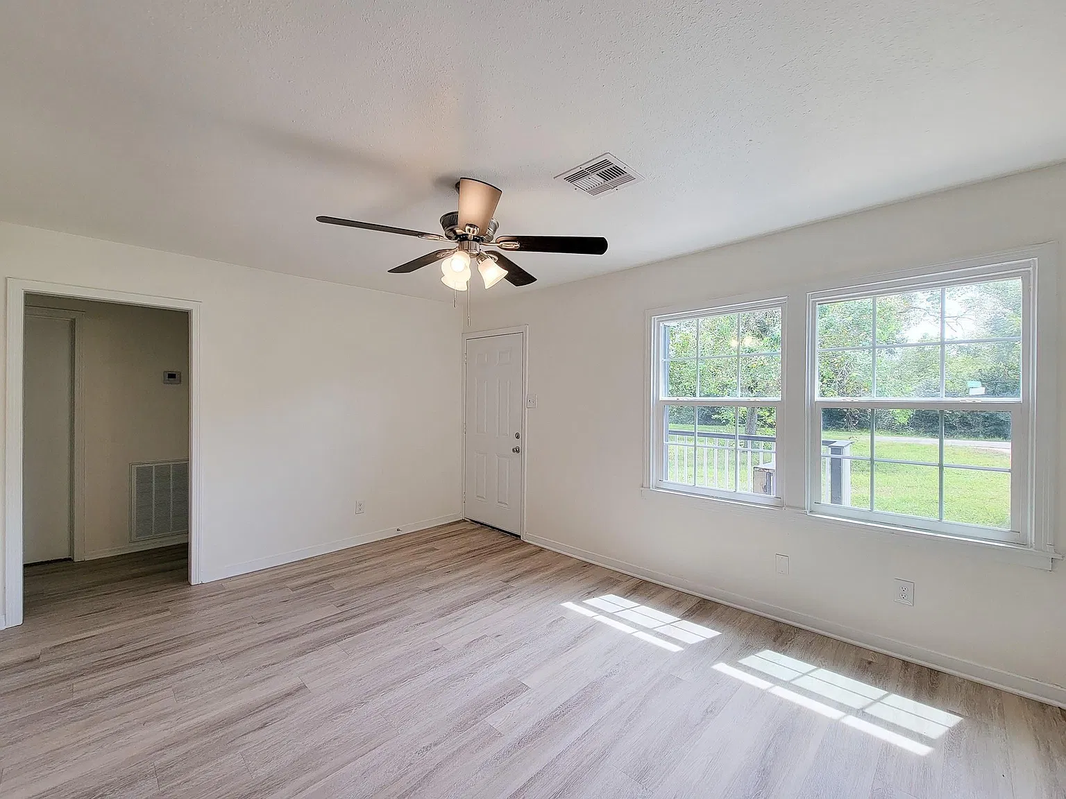 4 bed, 2.0 bath, 1566 sqft, $1,700 — Photo 3