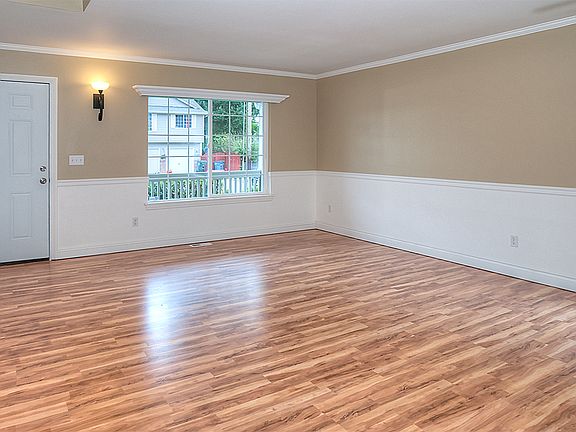 Gleaming Wood laminate floor