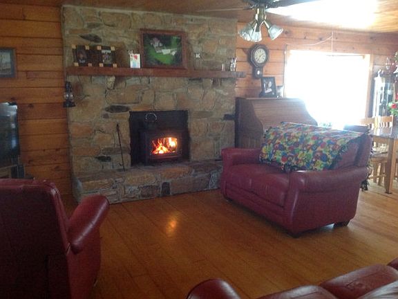 4th image of 1131 White Oak Dr