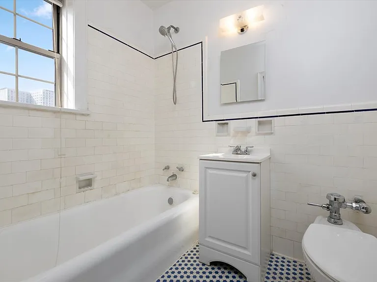 20 Spring St #C4 — Photo 14