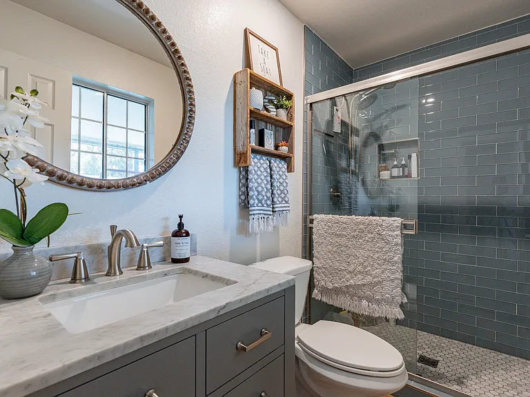 564 N Evergreen St — Photo 9