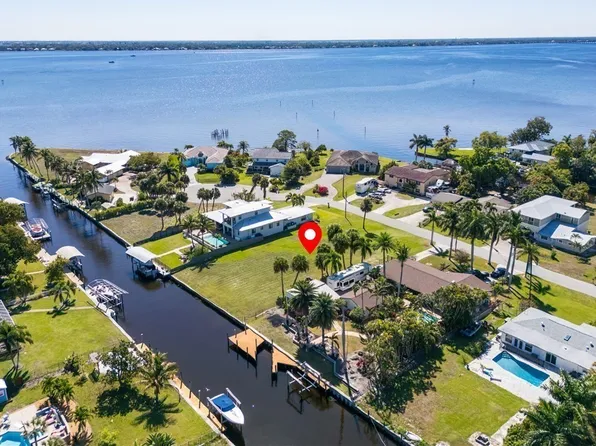 1820 Marina Cir, North Fort Myers, FL 33903