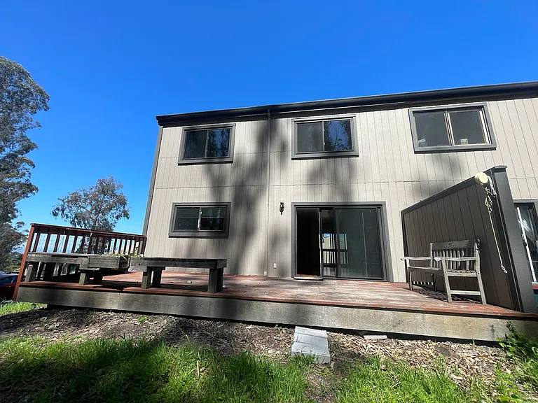 207 Vista Heights Rd — Photo 1