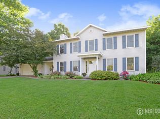 3936 Summit View Dr NE, Grand Rapids, MI 49525