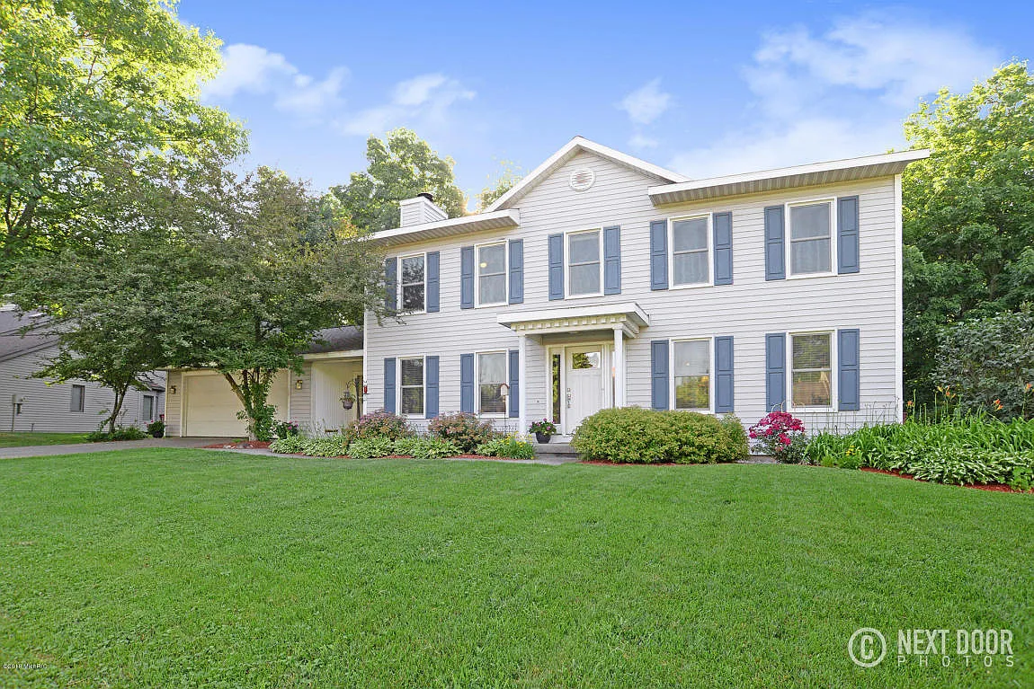 3936 Summit View Dr NE photo 1