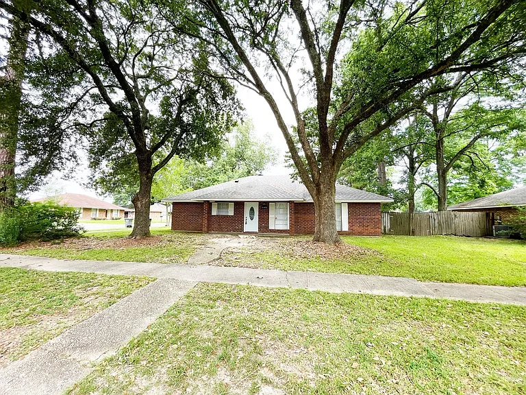 16405 Patton Ave — Photo 1