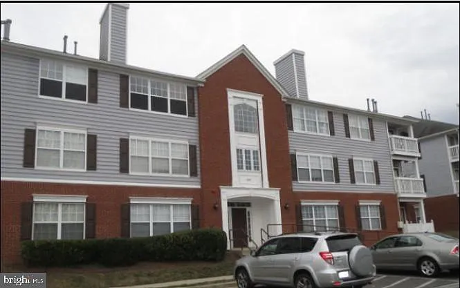 631 Constellation Sq Unit D photo 1