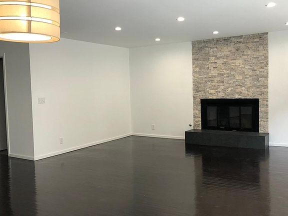 5th image of 2922 Beach Ave