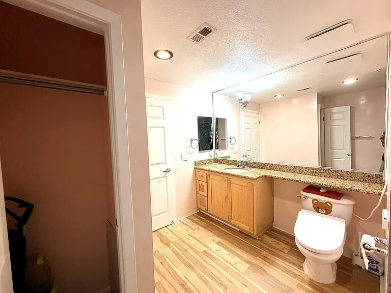160 S Hudson Ave #215 — Photo 6
