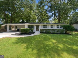 215 Valley Dr, Roswell, GA 30075