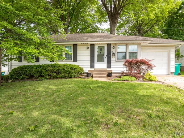 1523 Golden Dr, Saint Louis, MO 63137
