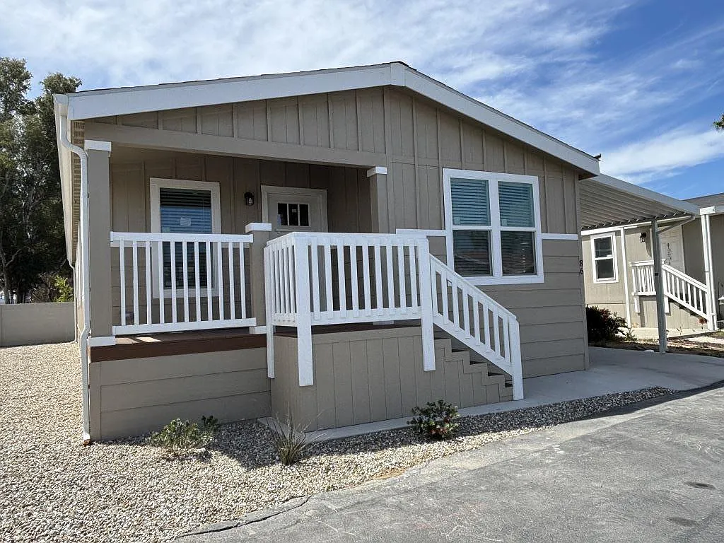 3 bed, 2.0 bath, 1310 sqft, $1,800 — Photo 2