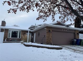 734 Wollaston COURT, Saskatoon, SK S7J 4E5