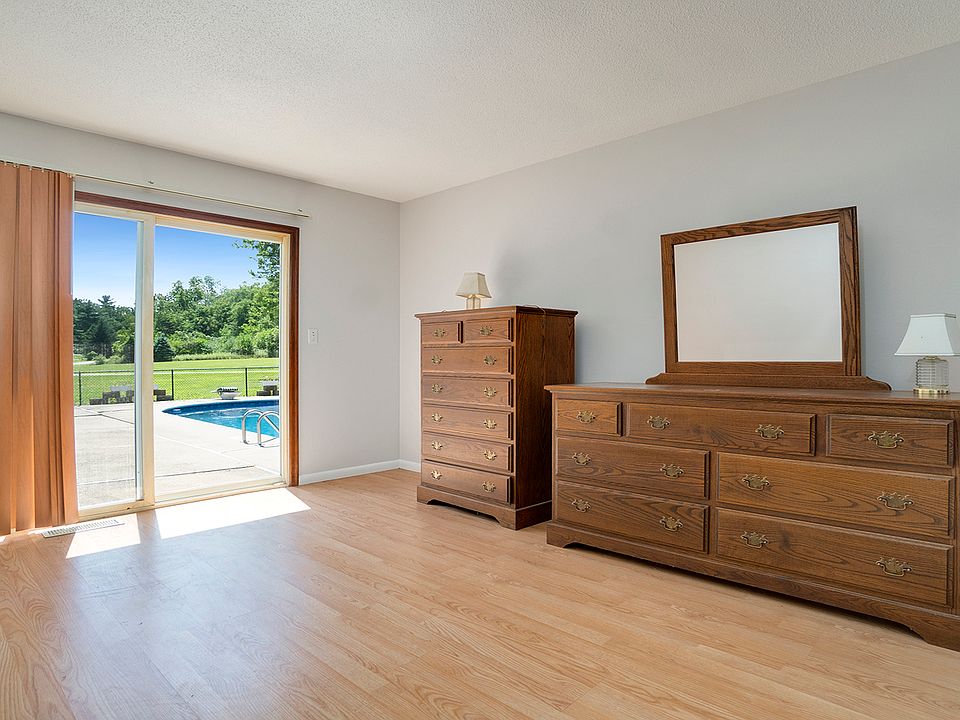 2nd image of 403 Birch Ln
