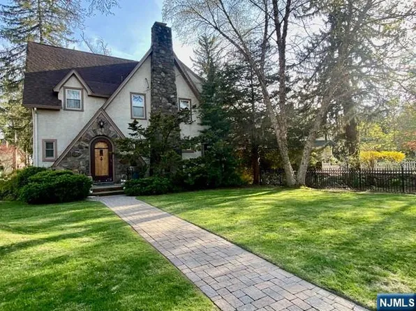 59 Oxford Pl, Glen Rock, NJ 07452