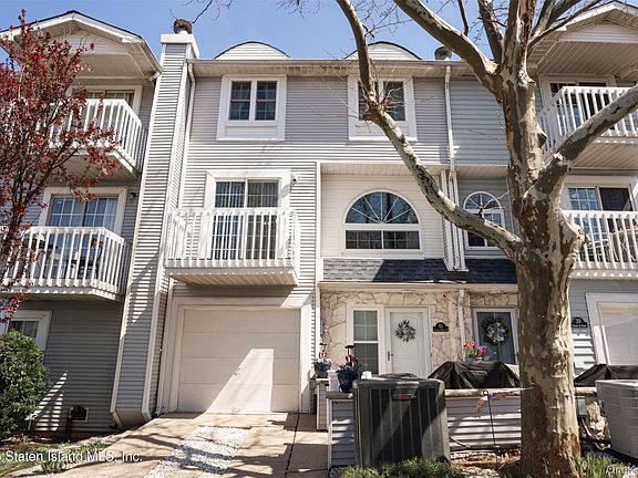 3rd image of 41 Country Dr N