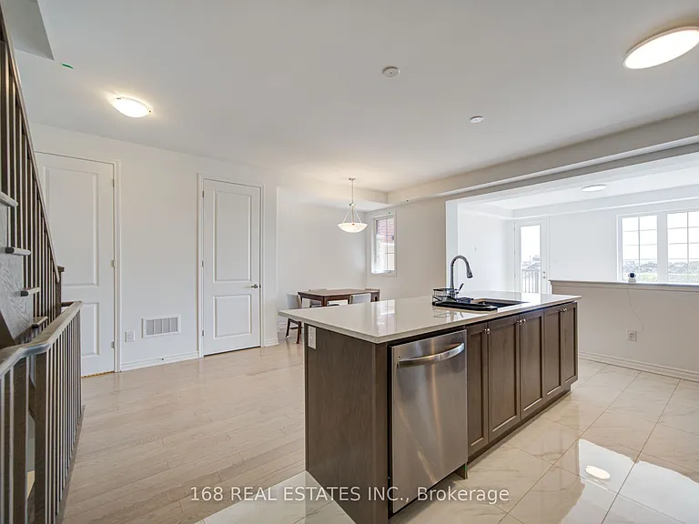 44 Azure Dr — Photo 10
