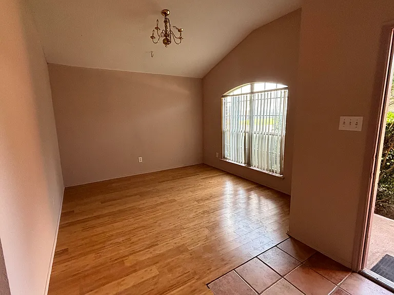9323 Vernon Ct — Photo 8