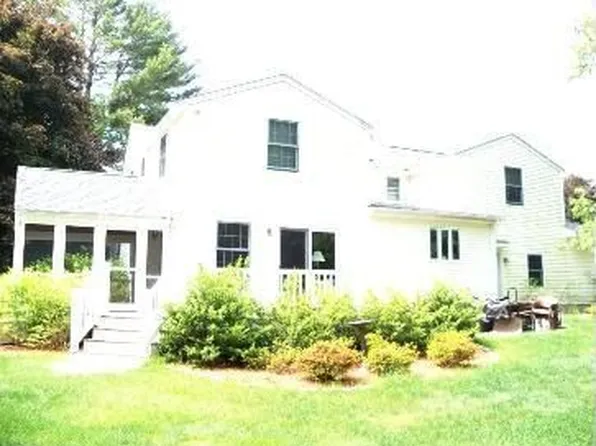 7 Thornton St, Seabrook, NH 03874