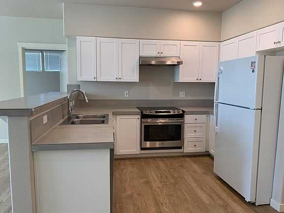 Eating bar in kitchen