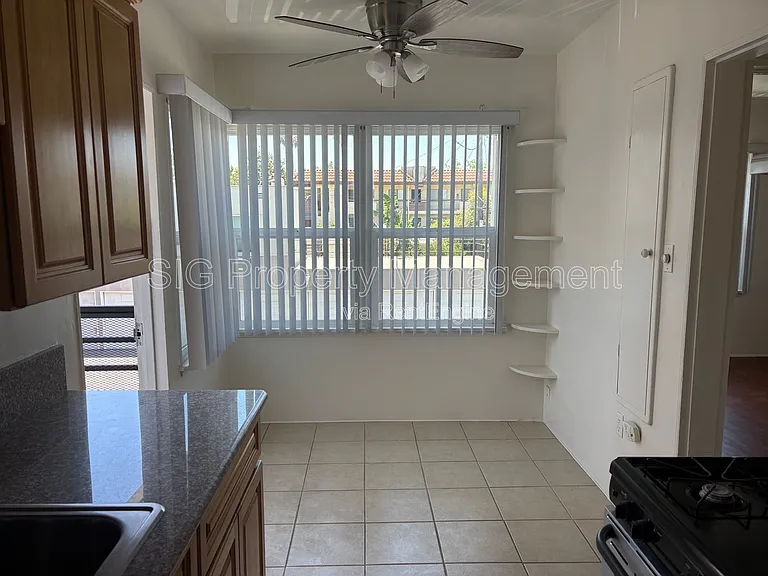 228 E Maple St #D — Photo 6