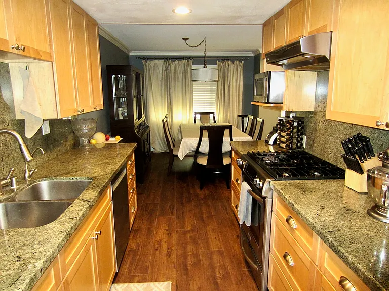 266 S Madison Ave #106 — Photo 4