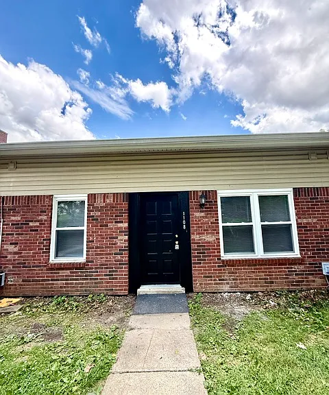 1108 Barrington Ln — Photo 1