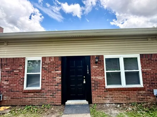 1108 Barrington Ln, Saint Charles, MO 63301