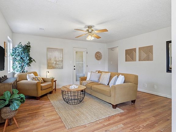 3rd image of 3025 Mason Meadows Dr NE