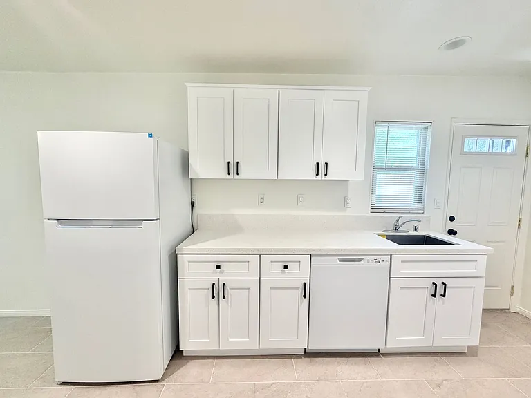 579 S Highland Dr #10 — Photo 7