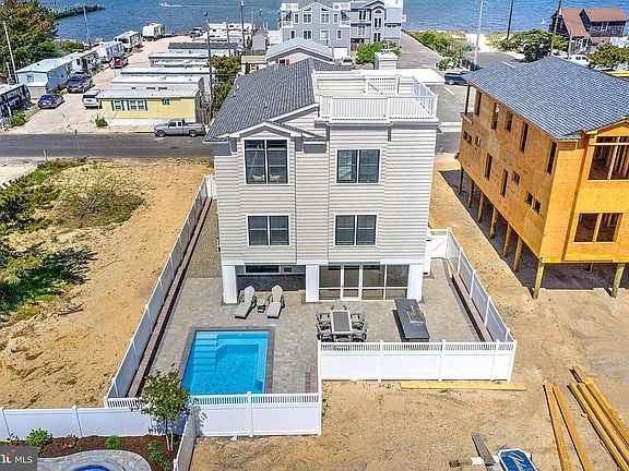 5th image of 5205 West Ave