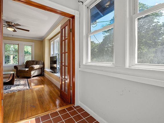 5th image of 71 Temple St