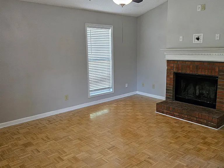 147 Edgemont Dr — Photo 16