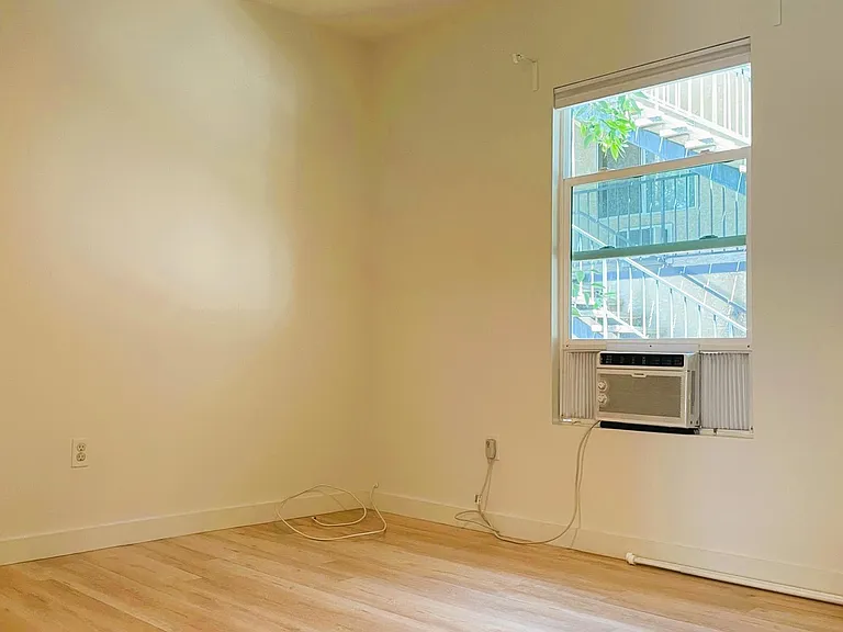 368 N Avenue 57 #7 — Photo 9