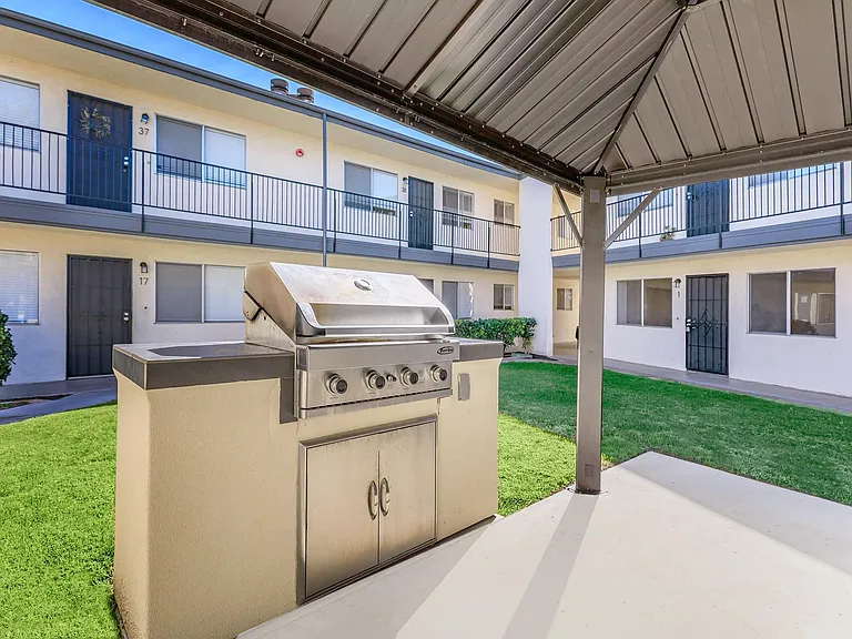 Town and Country Garden Apartments — Photo 17