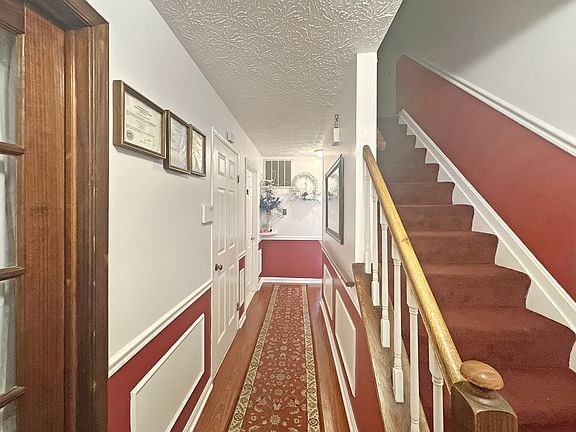 3rd image of 107 Bonhill Dr Unit 1