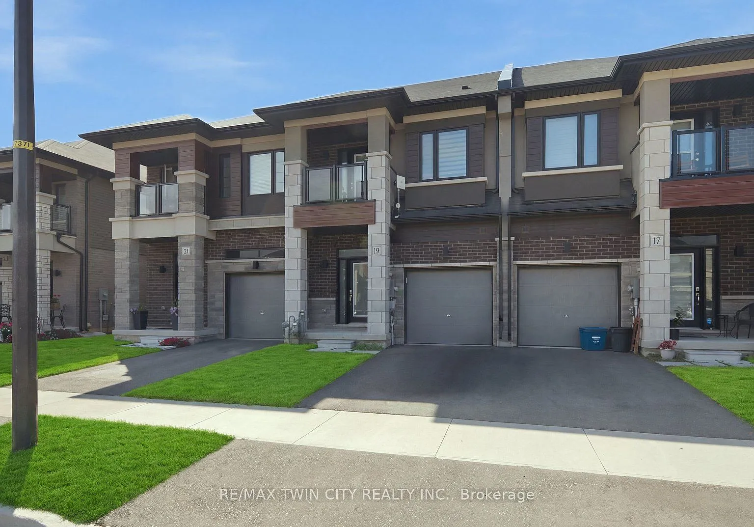 3 bed, $2,400 — Photo 1