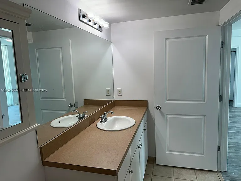 1250 S Miami Ave #1303 — Photo 23