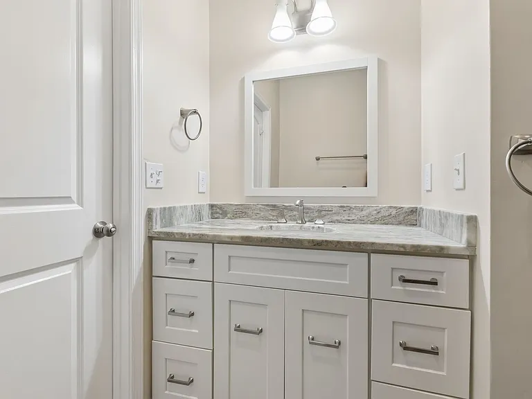 812 E Willow Point Pl — Photo 33