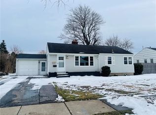 215 Tarrington Rd, Rochester, NY 14609