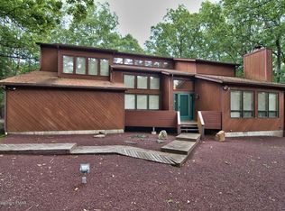 1226 Brentwood Dr, East Stroudsburg, PA 18301