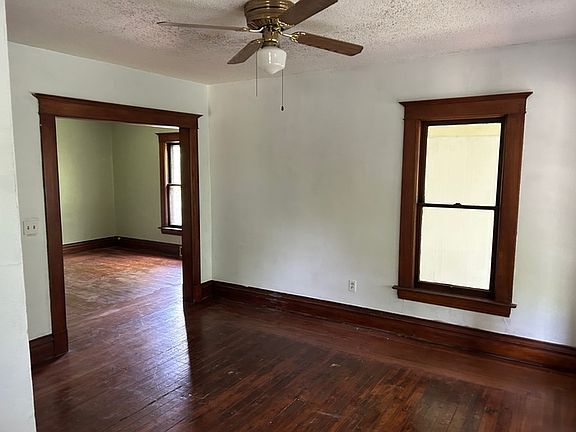 3rd image of 946 Grant St #946