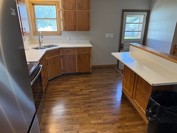 2nd image of 703 S 1st St