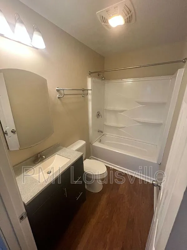 2 bed, 1.0 bath, $1,050 — Photo 4