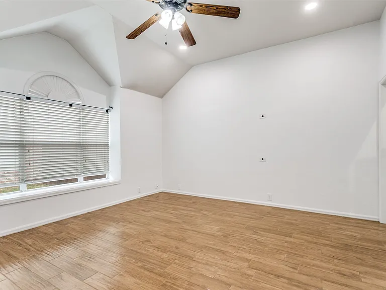 7800 Harvest Hill Rd — Photo 9