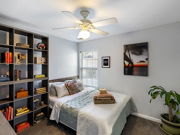 5th image of 1136 Peninsula Cove Dr
