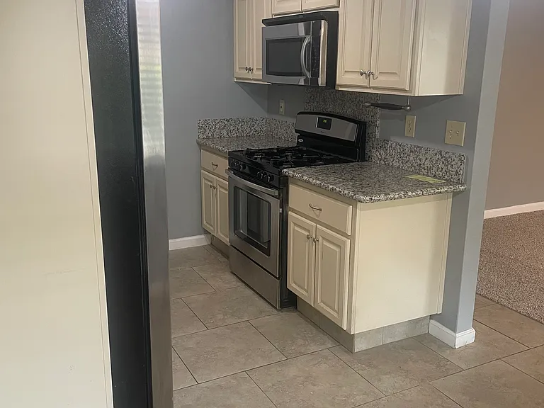 303 E Bullard Ave — Photo 4