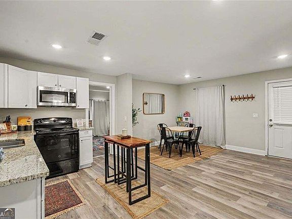 3rd image of 118 McElroy St